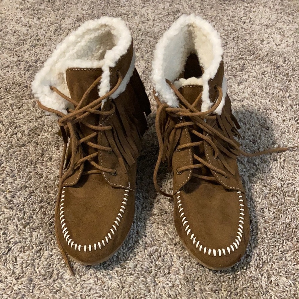 Cityclassified size 7 brown boots
